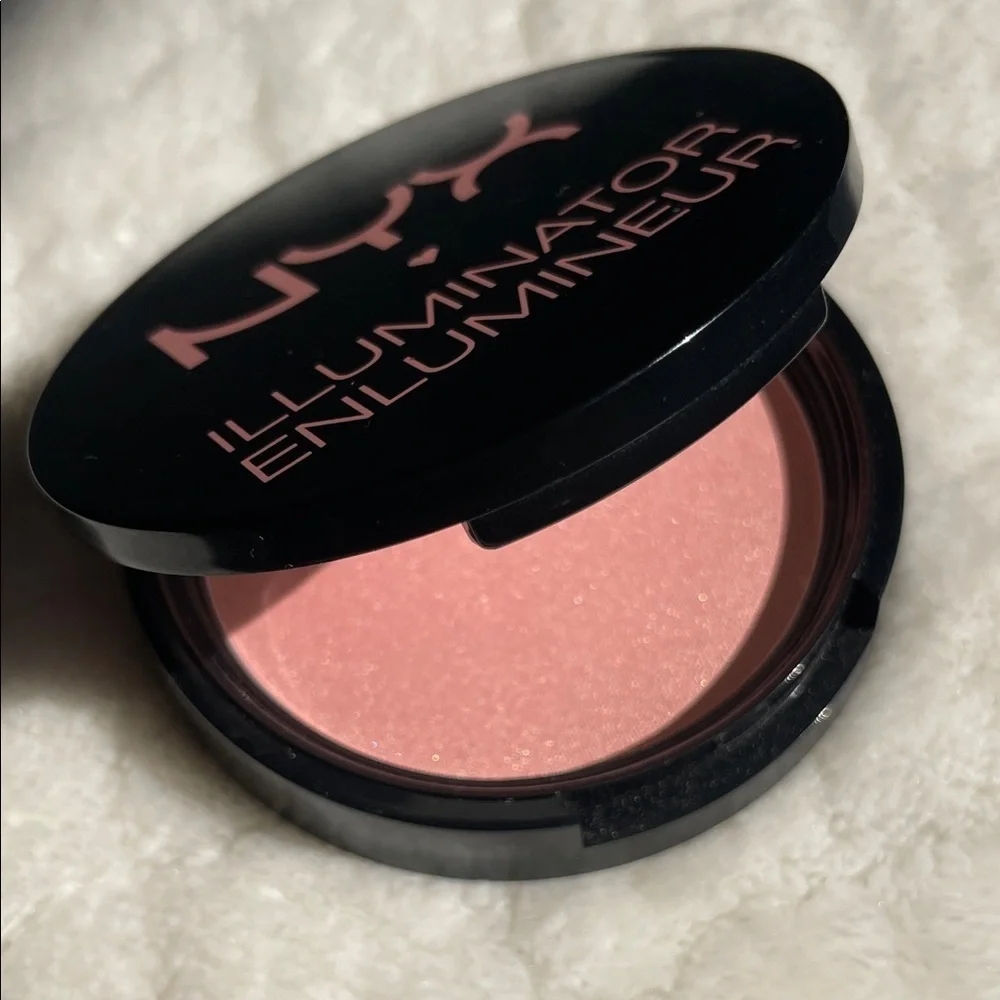 NYX illuminator in IBB05-Enigmatic